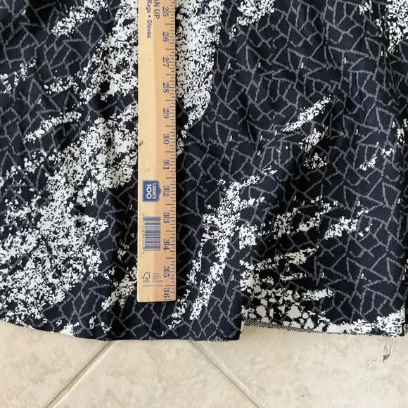 Carmen Marc Valvo Fit & Flare Dress Womens Large ponte knit long sleeve v-neck - Picture 8 of 8